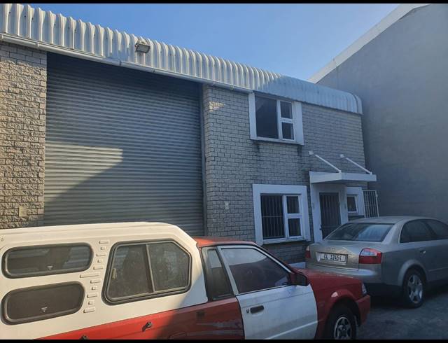 235M² FACTORY RENTED IN SAXENBURG PARK 1